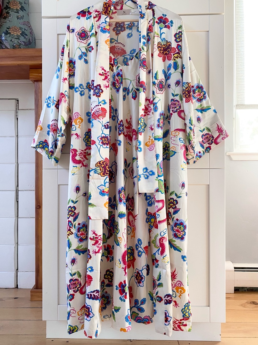 Natori Fleur Dragon Floral Robe with Tie Sash & Pockets - Picture 2 of 7